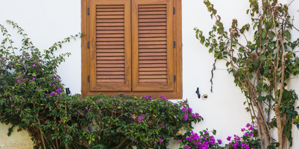 Puertas y Ventanas Aislantes de Aluminio / PVC en Badalona · Contraventanas y Persianas a Medida